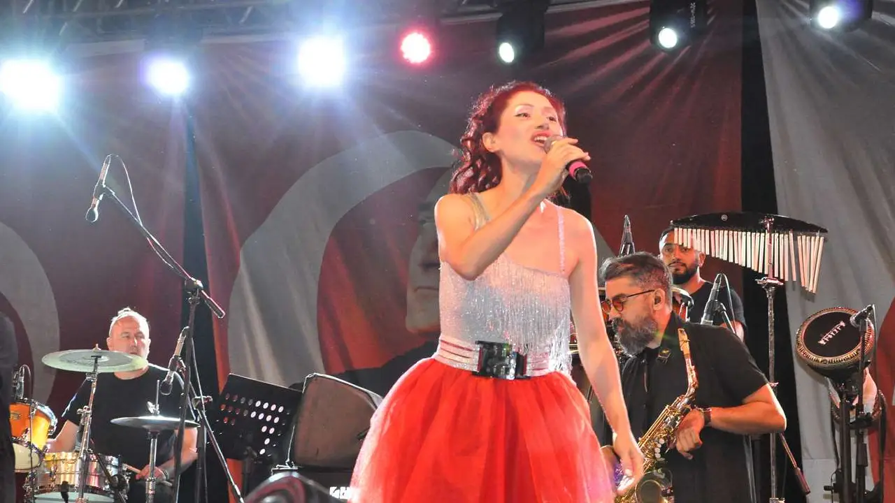 Aslı Güngör Menajeri İletişim 0532 206 59 59 | Booking 2026 Aslı Güngör Menajeri 0532 206 59 59 _ 2026 Konser Fiyatları